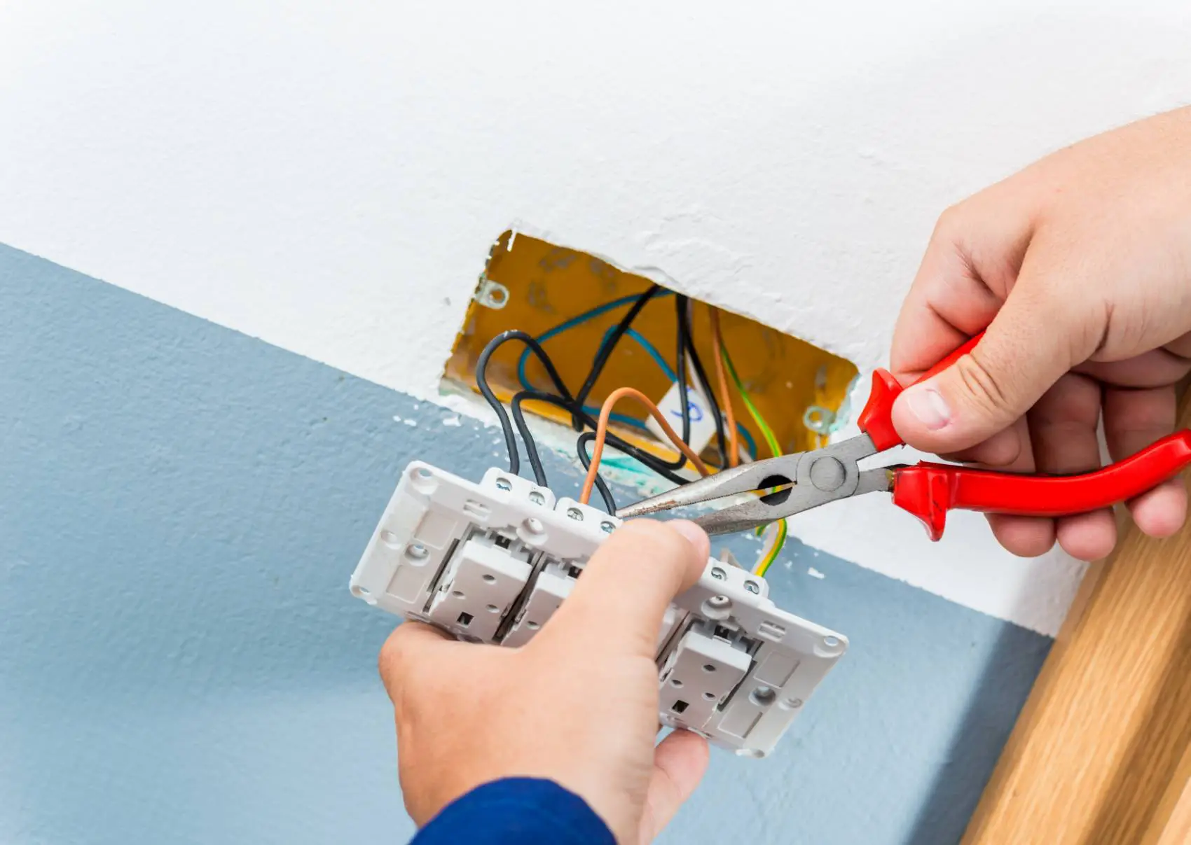 Aydın Genelinde Bütün Semtlere Aynı Gün Elektrik Ustası